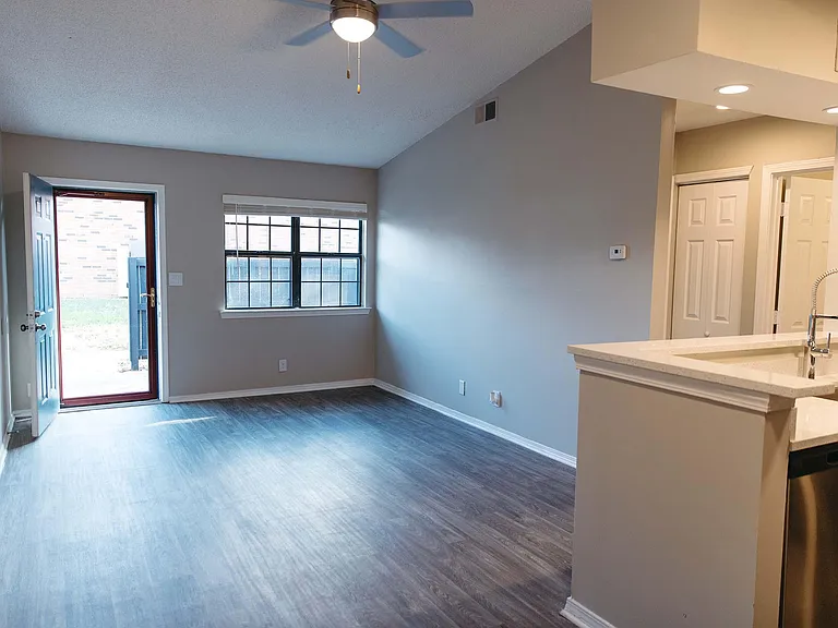 Summerfield Apartments — Photo 6