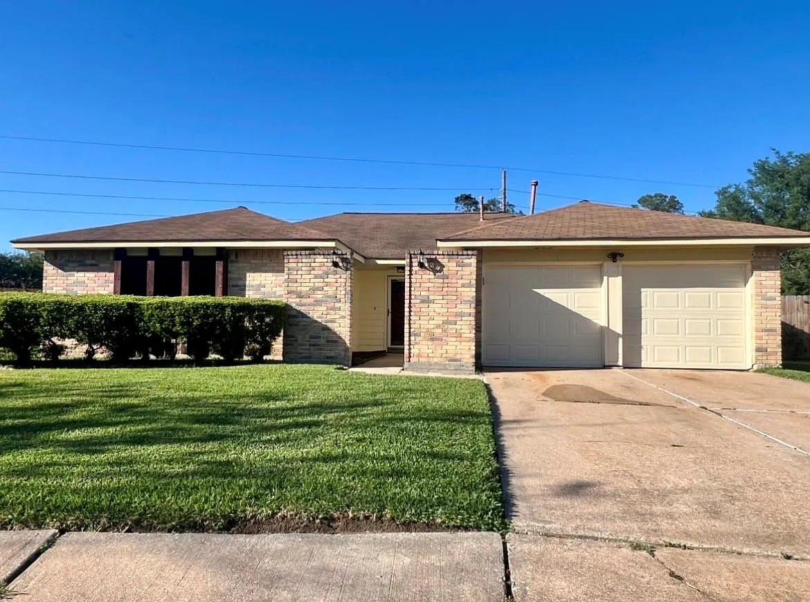 3 bed, 2.0 bath, 1602 sqft, $1,575 — Photo 1