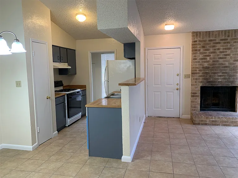 10447 Doc Holliday Trl #B — Photo 15