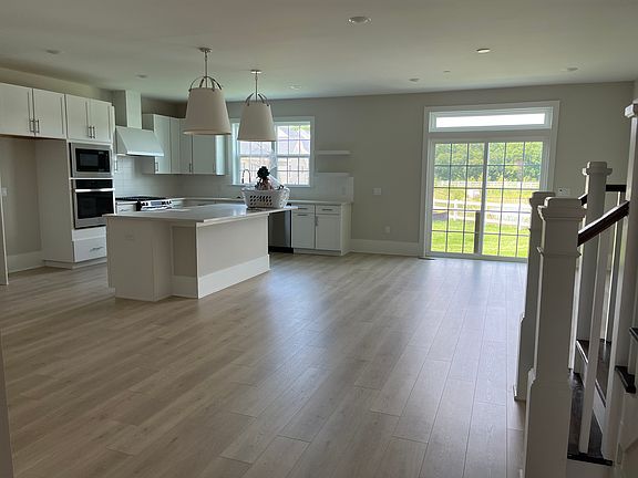 5th image of 1602 Justin Dr