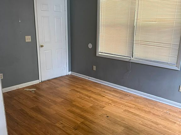 4th image of 167 Little St