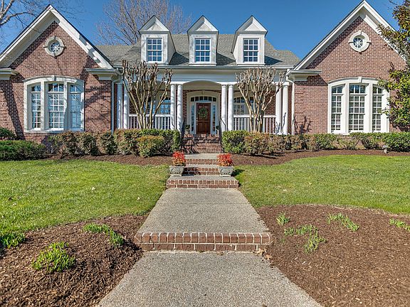 3rd image of 515 Brennan Ln