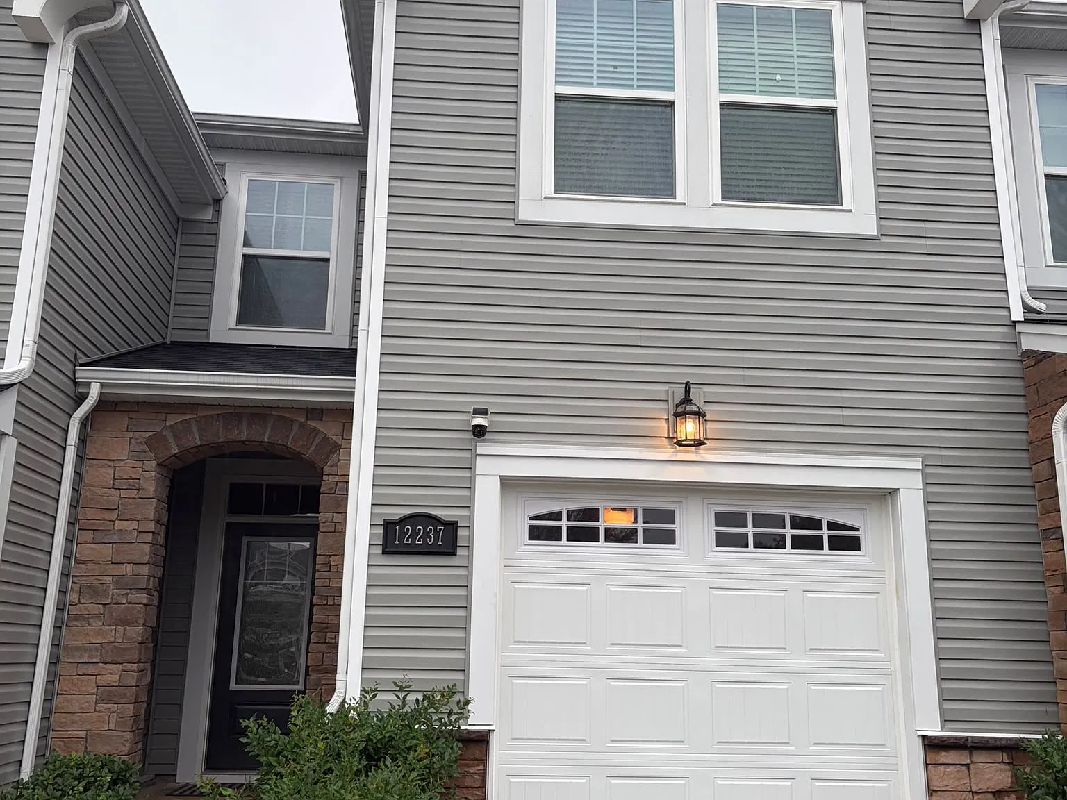 3 bed, 2.5 bath, 1529 sqft, $2,400 — Photo 2