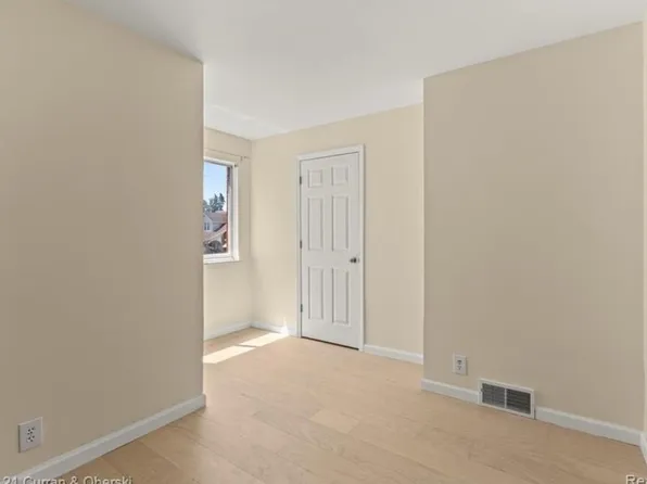 5110 Maple St, Dearborn, MI 48126