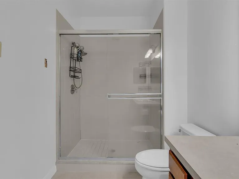 4210 Windsor Lake Cir — Photo 12