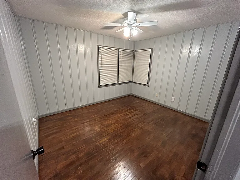 445 Missouri St — Photo 13