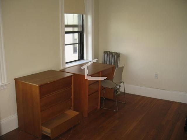 2nd image of 204 Hemenway St #20KR
