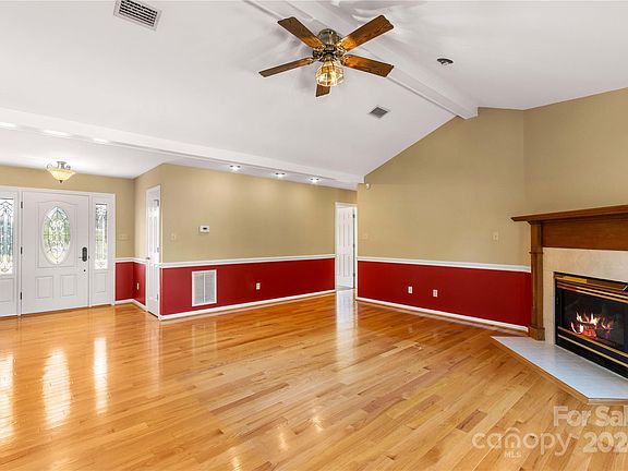 4th image of 429 Thistle Ln