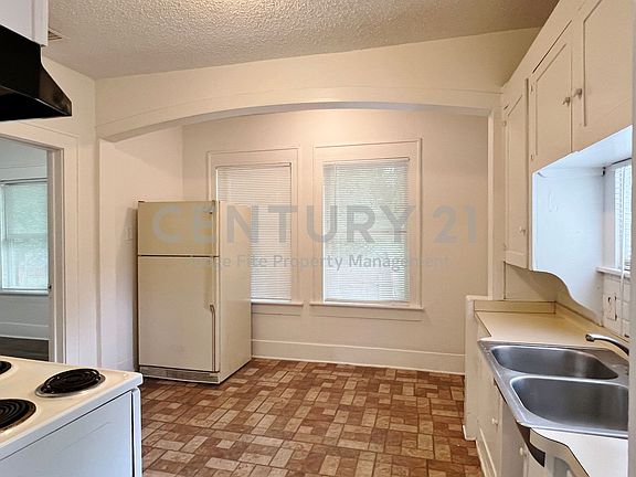 4th image of 607 Woodbine Ave