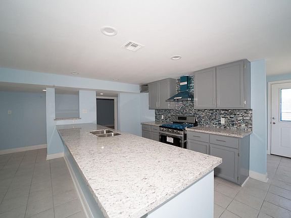5th image of 1102 Winnie St #1102A