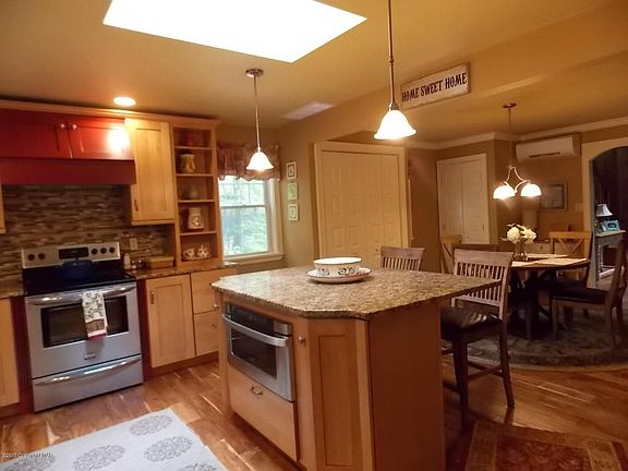 3rd image of 1690 Lakeview Dr