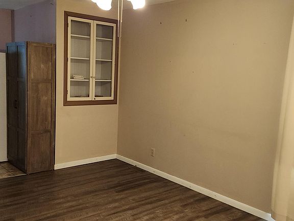 4th image of 810 Markle Ave