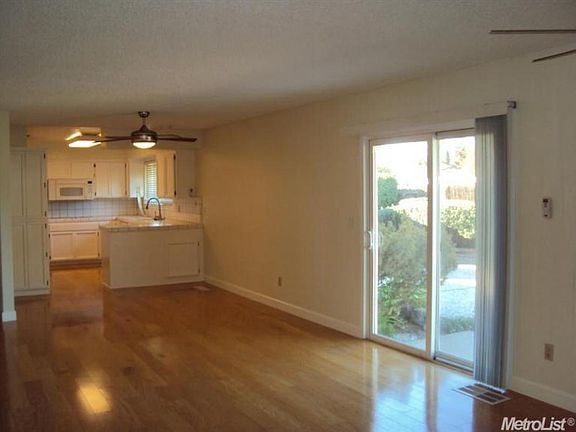 4th image of 920 Willow Way