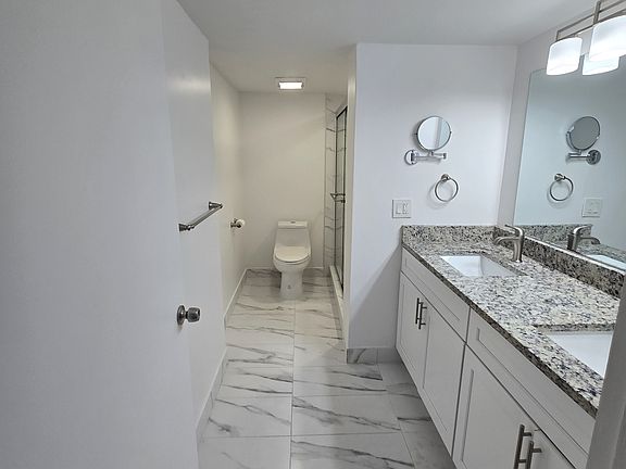 Master Bedroom Bathroom