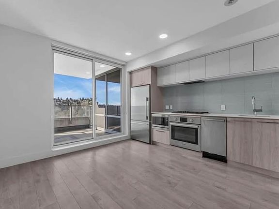 2nd image of 680 Seylynn Cres