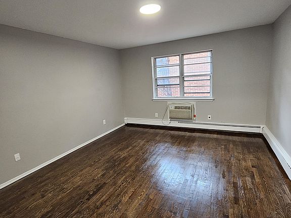 3rd image of 52 W Stratford Pl #6