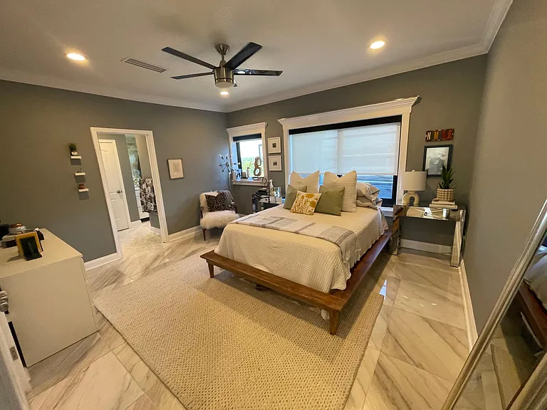 Plaza House — Photo 90