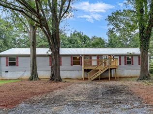 46 Honeysuckle Dr SW, Cartersville, GA 30120