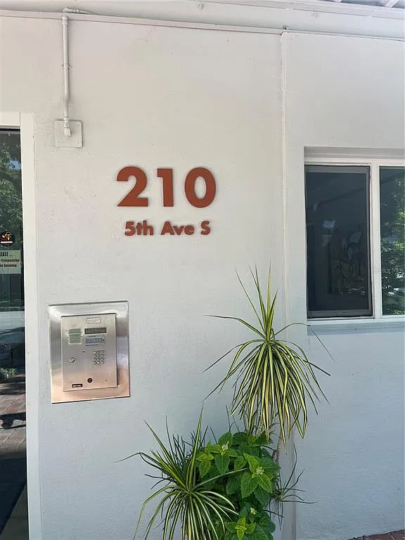 1 bed, 1.0 bath, 595 sqft, $2,000 — Photo 2