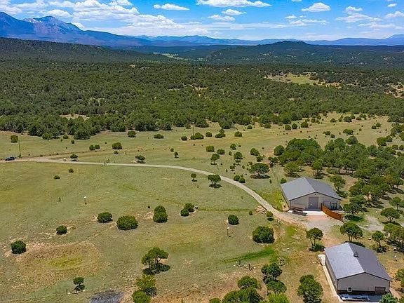 3rd image of 710 Horseshoe Cir