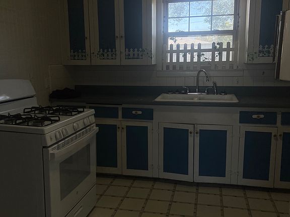 5th image of 1402 Cooley Dr