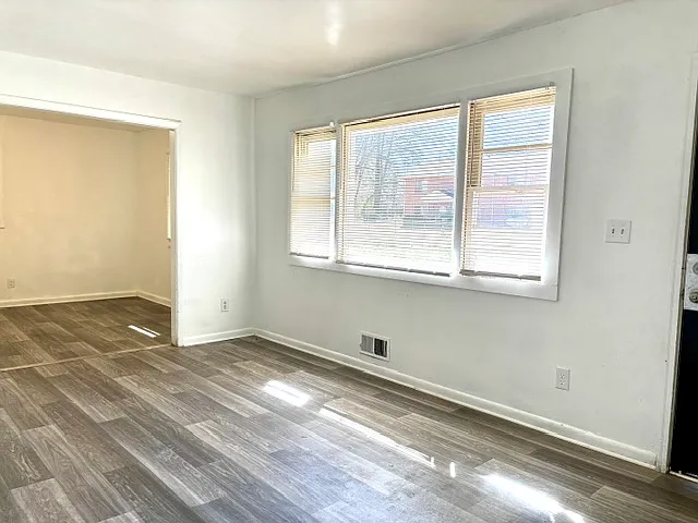 3 bed, 1050 sqft, $1,500 — Photo 2