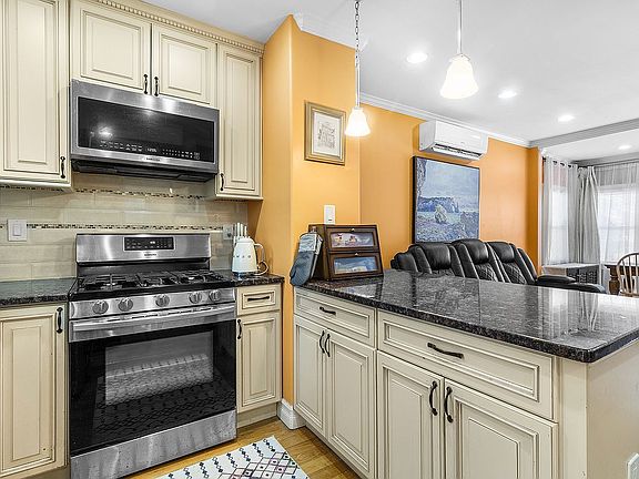 3rd image of 117-48 140th St