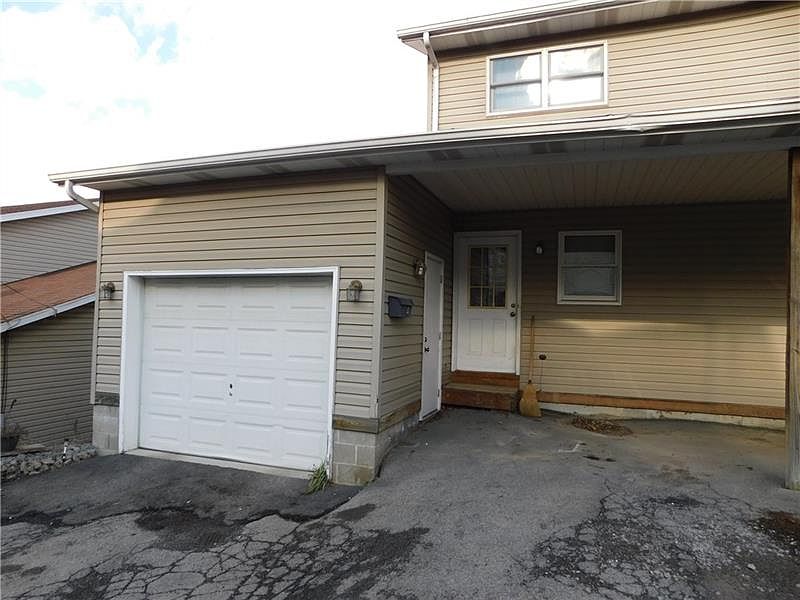 1st image of 712/714 Hettie Way