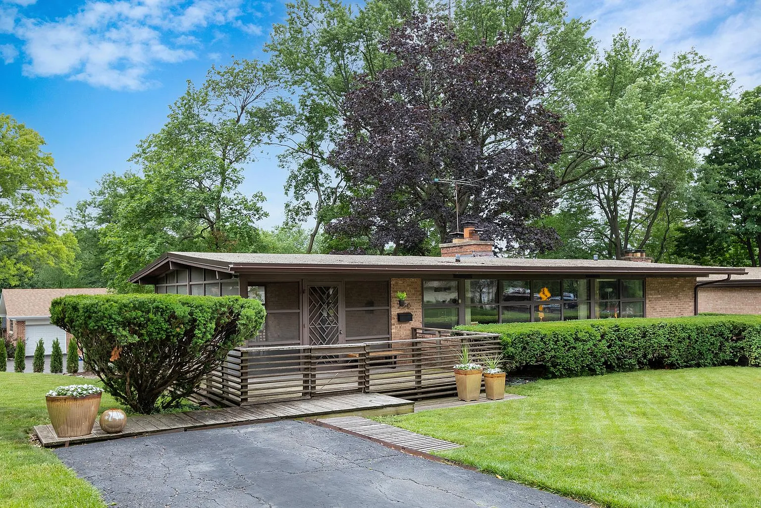 266 E Park Ave photo 1