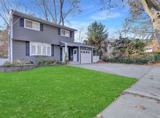 39 Frog Pond Rd, Huntington Station, NY 11746