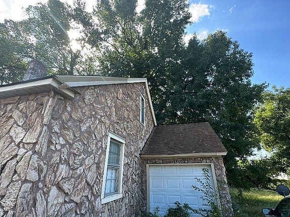 2nd image of 755 E Mallory Ave