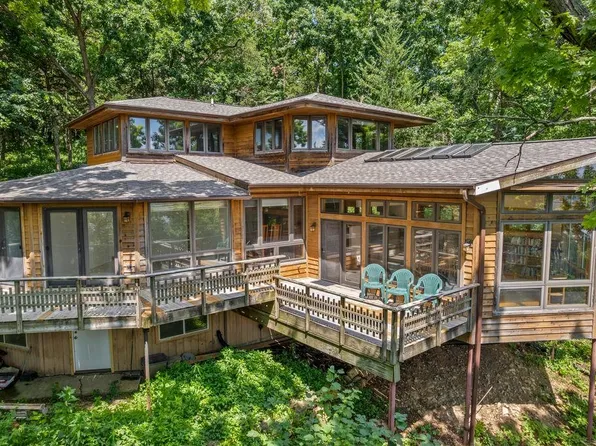 E7376 Troy Village Rd, Spring Green, WI 53588