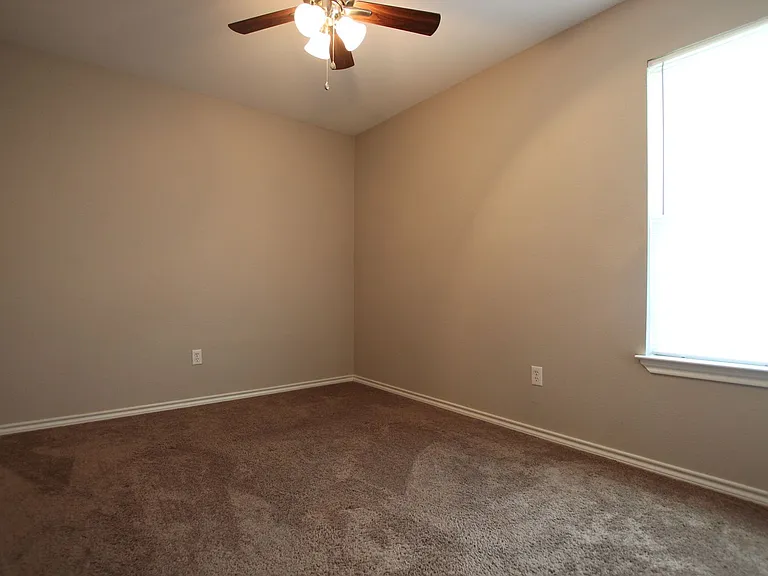Coming Soon: 2 Bedroom Duplex for Rent in Lindale! — Photo 13