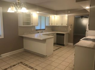 4704 Lanewood Dr, Rockford, IL 61108