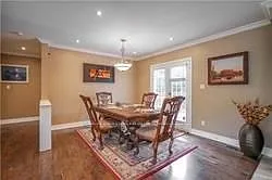 12 Lochinvar Cres — Photo 4