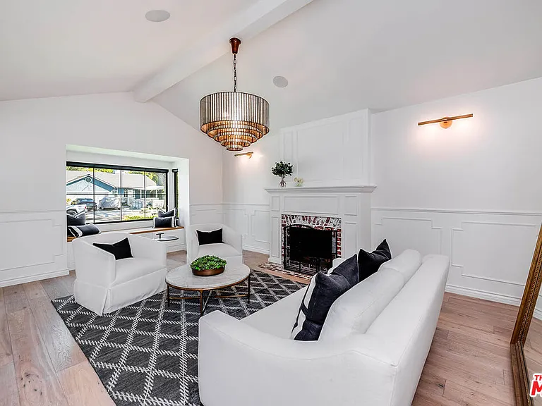 4239 W McFarlane Ave — Photo 2