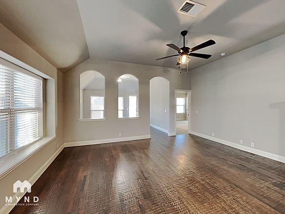 3rd image of 4424 Oak Bluff Dr