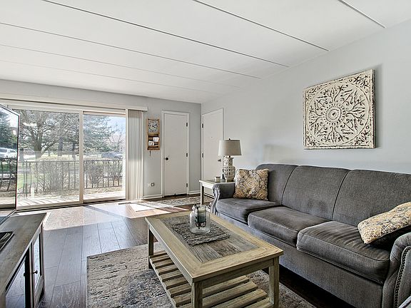 3rd image of 15639 Garden View Ct APT 1B