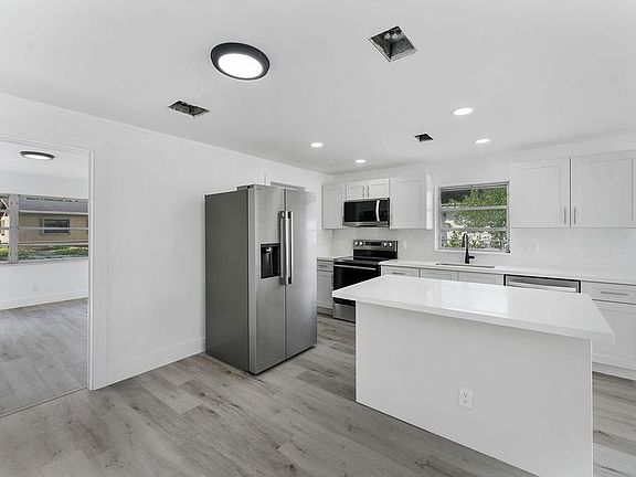 3rd image of 354 NW 4th Pl #354
