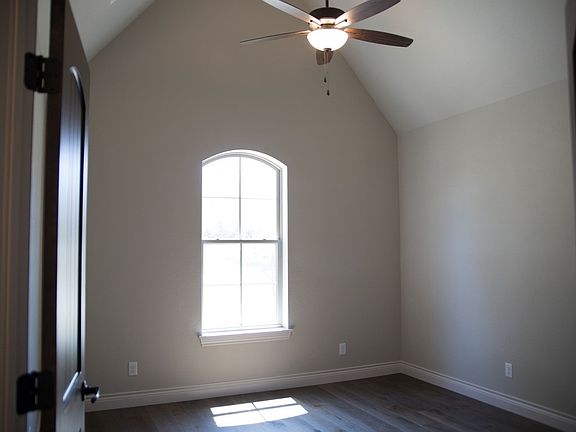 3rd image of 3004 W Wellington Ave