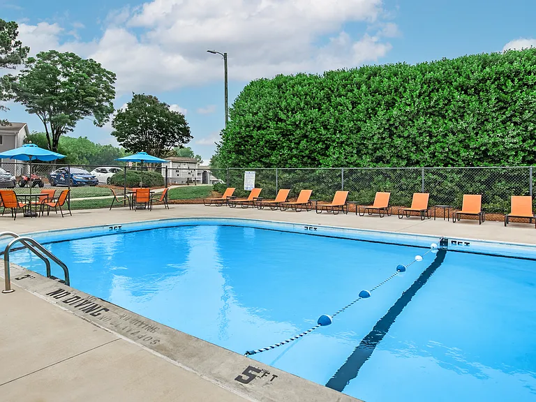 Meadowbrook Apartments — Photo 11
