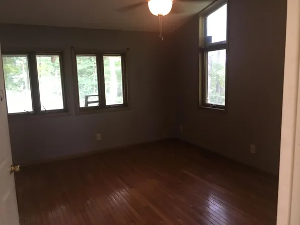 1750 Woodvale Dr, Charleston, WV 25314