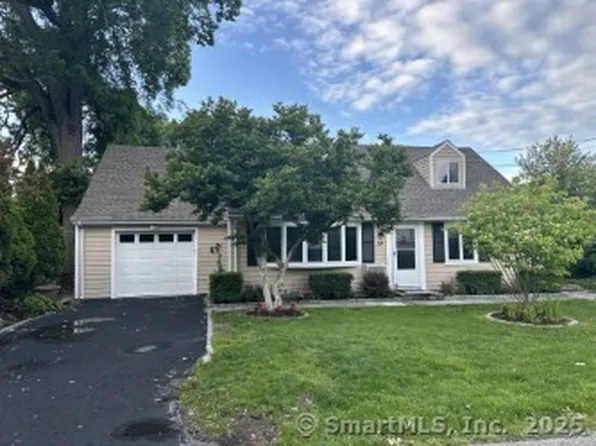 16 Neponsit Street, Stamford, CT 06902