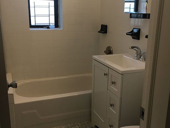 4th image of 432 Suydam St APT 15C
