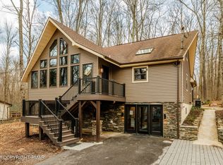127 Oswayo Dr, Pocono Lake, PA 18347