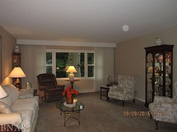 3rd image of 2810 E Oakland Ave