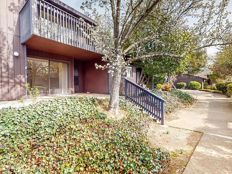 372 Los Alamos Rd — Photo 44
