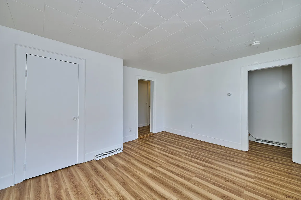 2 bed, 900 sqft, $2,300 — Photo 4