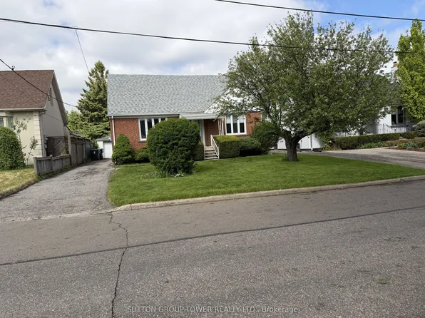 4 Steven Ave, Toronto, ON M6B 3L8