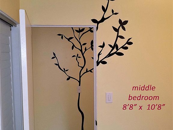 Smallest bedroom (middle of layout) pic 2